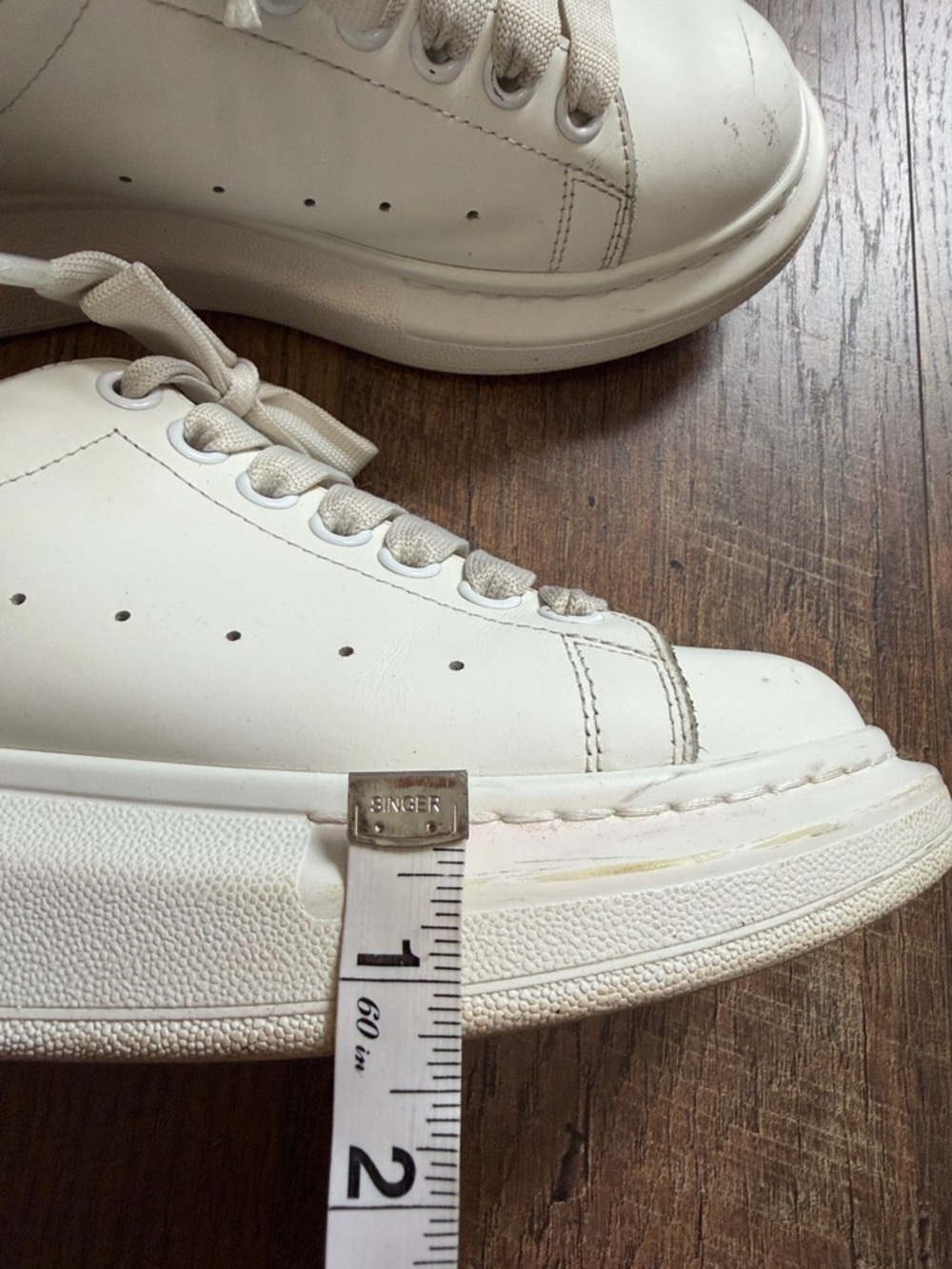 Alexander McQueen Cream Leather Low-Top Sneakers - Picture 5 of 10